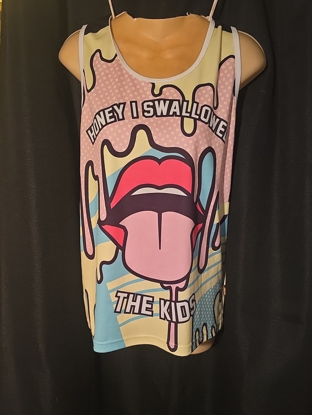 Cast Iron Sportswear " Honey I Swallowed The Kids" Comic Graphic Top Size M